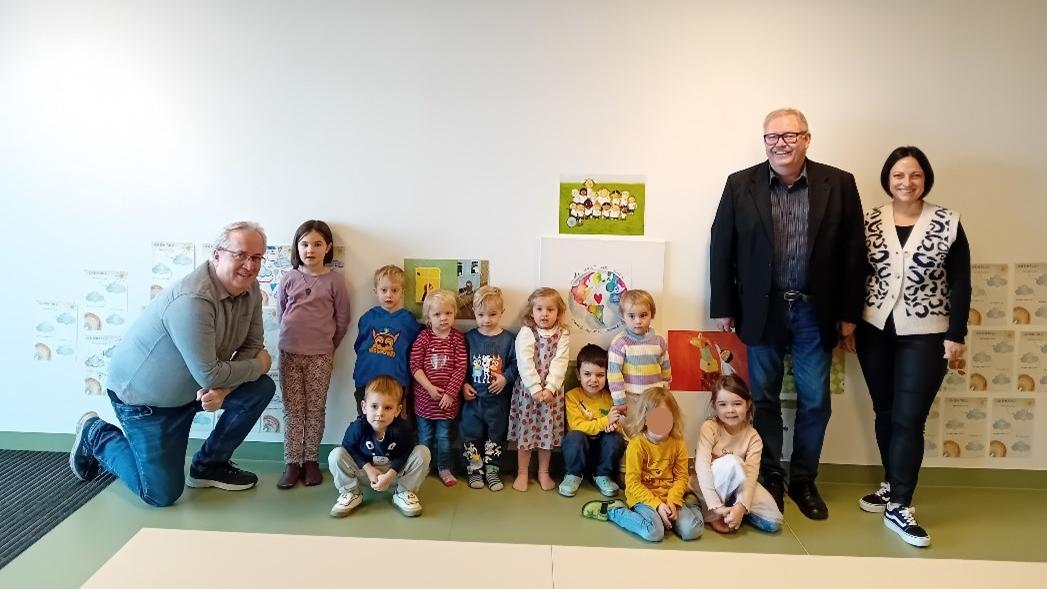 Die Kinder begrüßten ihre Gäste zur Kinderratssitzung